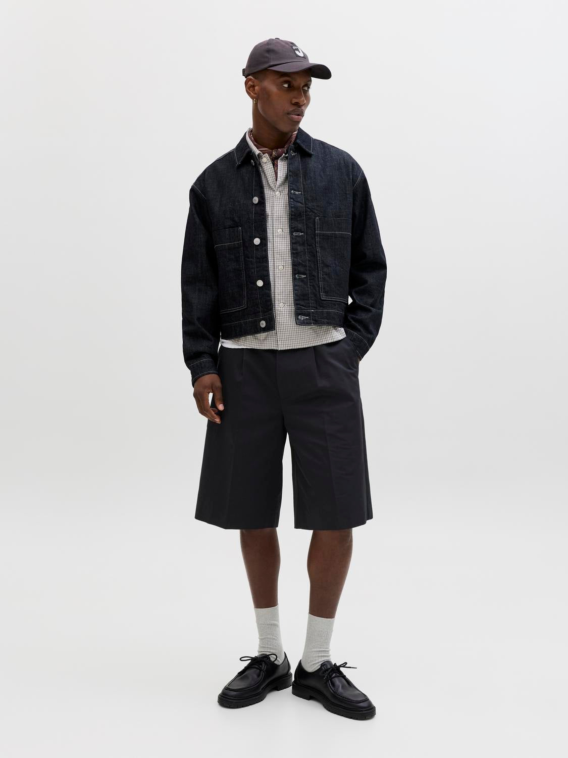 model_shot-front_full